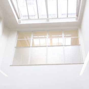 Jak zamontować roletę na okno dachowe Jak zamontować roletę na okno dachowe