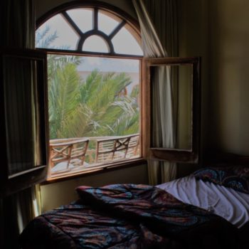 Roleta rzymska a otwieranie okna Roleta rzymska a otwieranie okna