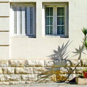 Żaluzje drewniane – powrót do klasyki Żaluzje drewniane – powrót do klasyki