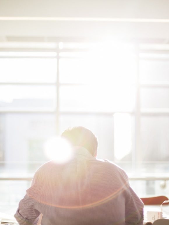 Jakie osłony okienne dają możliwość optymalnej regulacji światła słonecznego? Jakie osłony okienne dają możliwość optymalnej regulacji światła słonecznego?