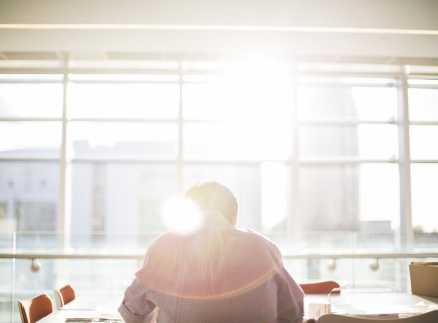 Jakie osłony okienne dają możliwość optymalnej regulacji światła słonecznego? Jakie osłony okienne dają możliwość optymalnej regulacji światła słonecznego?